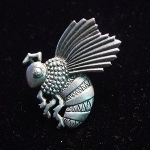 COPY - 🌸 3/$12 🐝 ‘Flying Bee' Tack Pin